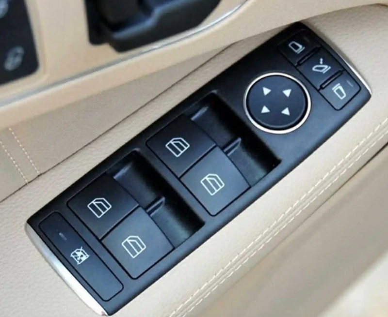 Кнопки стеклоподъёмника от Mercedes-Benz